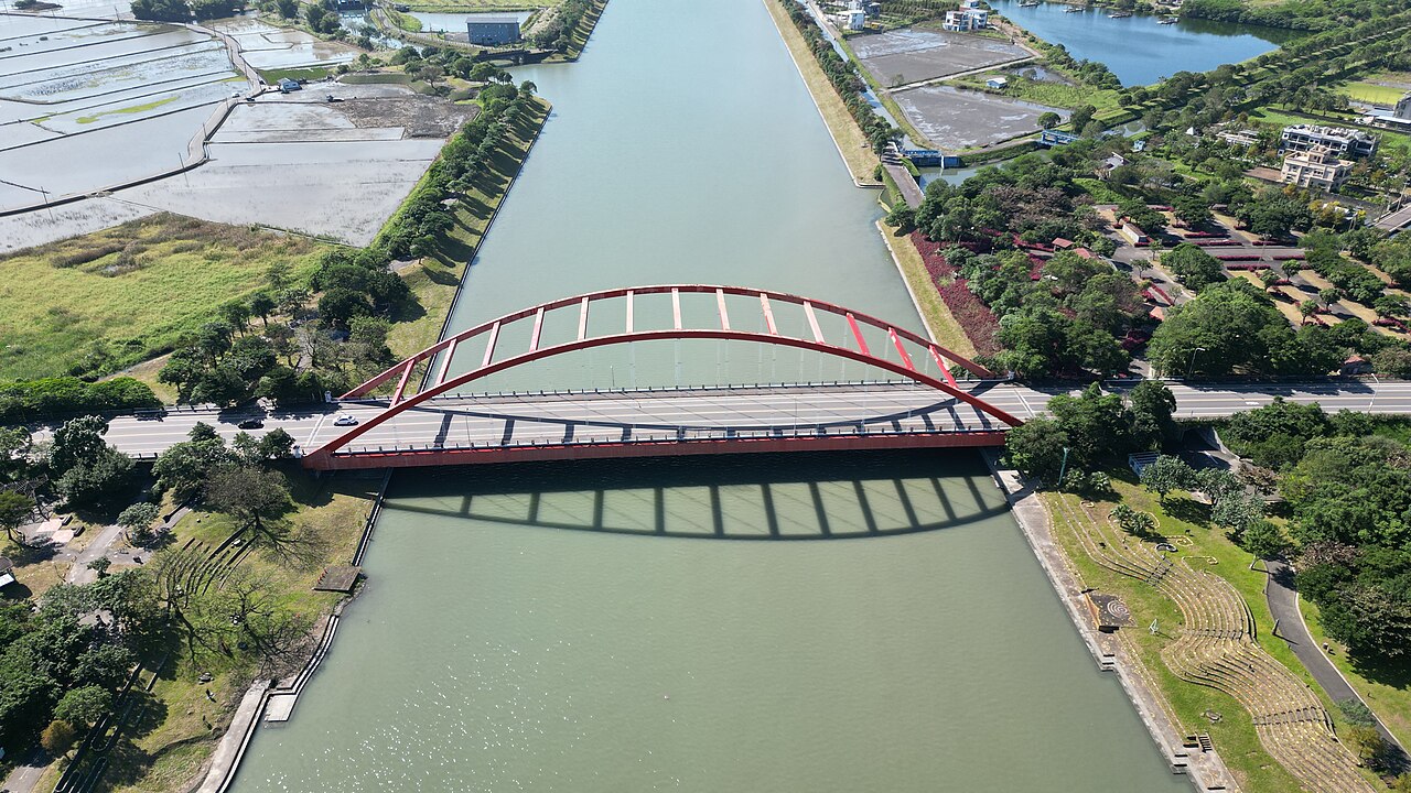 冬山河上空的跨河橋梁空拍